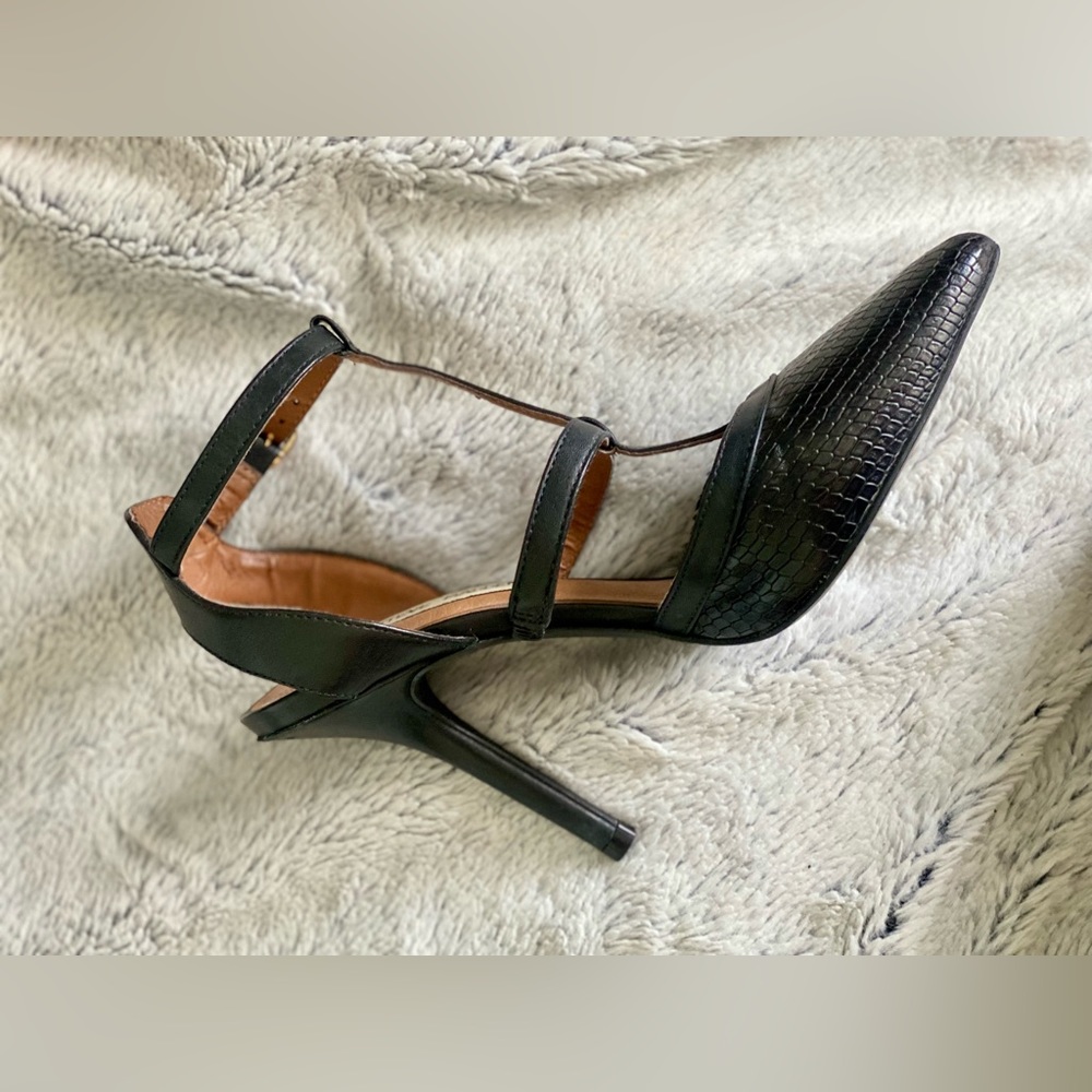 STEVE MADDEN STRAPPY SNAKE EMBOSSED BLACK HEELS